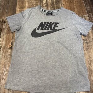 Nike Men's Heather Gray Short Sleeve Tee